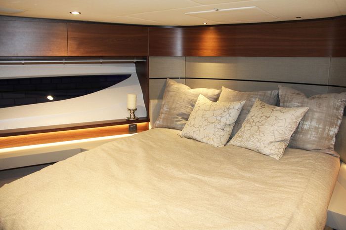 princess v60 yacht bed (2)