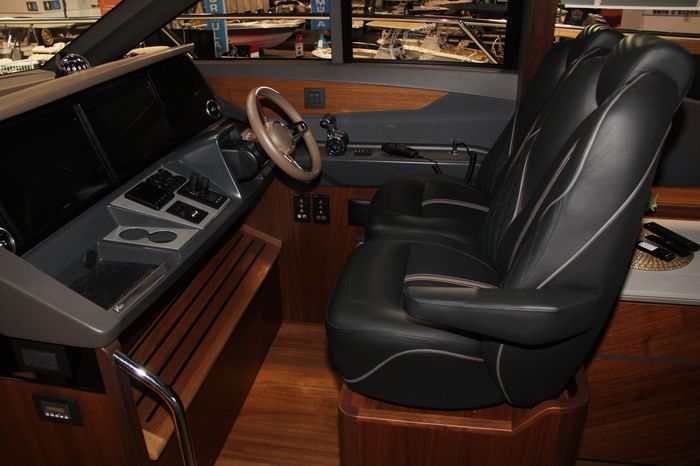 princess v60 yacht wheel