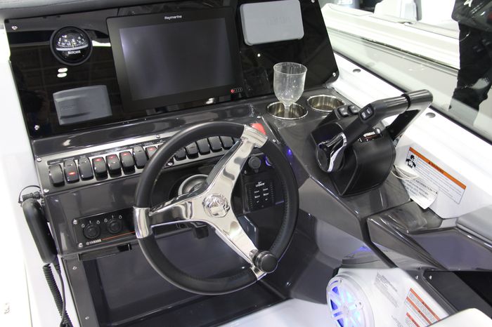 Blackfin 242 dc helm
