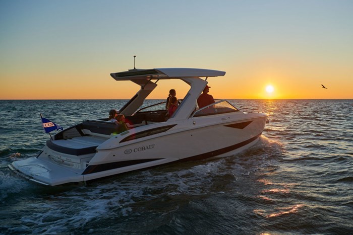 2020 Cobalt A29 Bowrider Boat Review - BoatDealers.ca