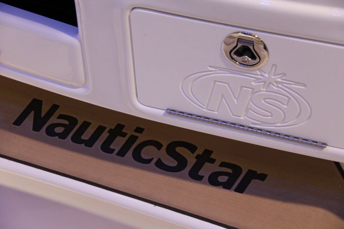 Nauticstar 231 hybrid cc compartment