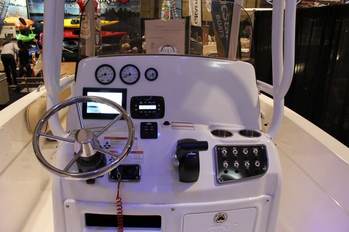 Nauticstar 231 hybrid cc helm