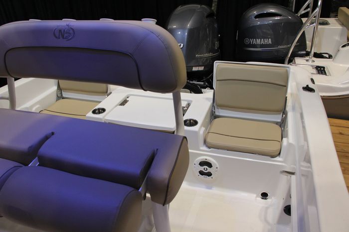 Nauticstar 231 hybrid cc stern-seat
