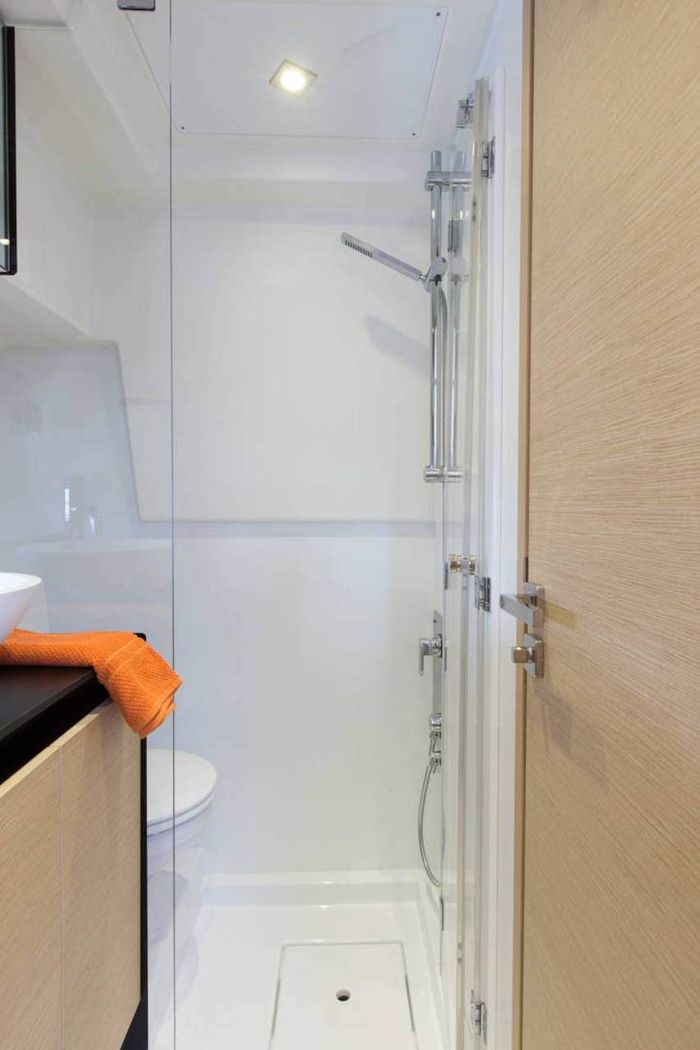 prestige 420 flybridge shower