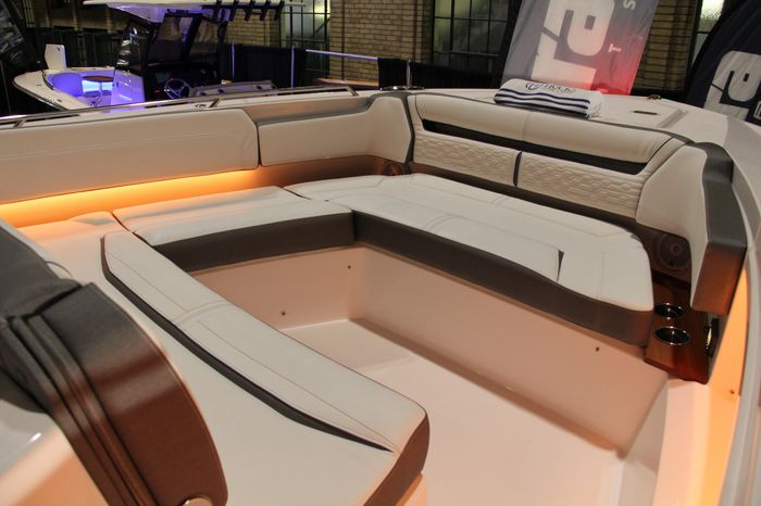 Tiara sport 38 ls bench seat