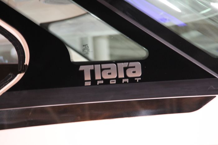 Tiara sport 38 ls brand