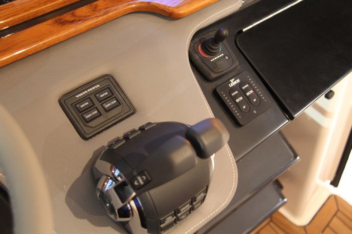 Tiara sport 38 ls joy stick