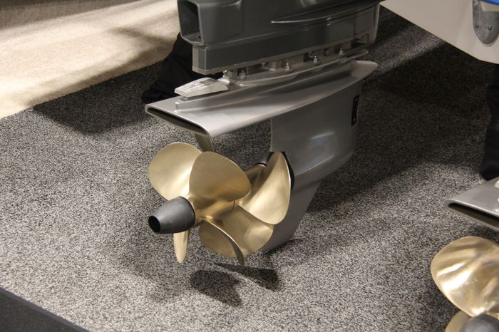 Tiara sport 38 ls propeller