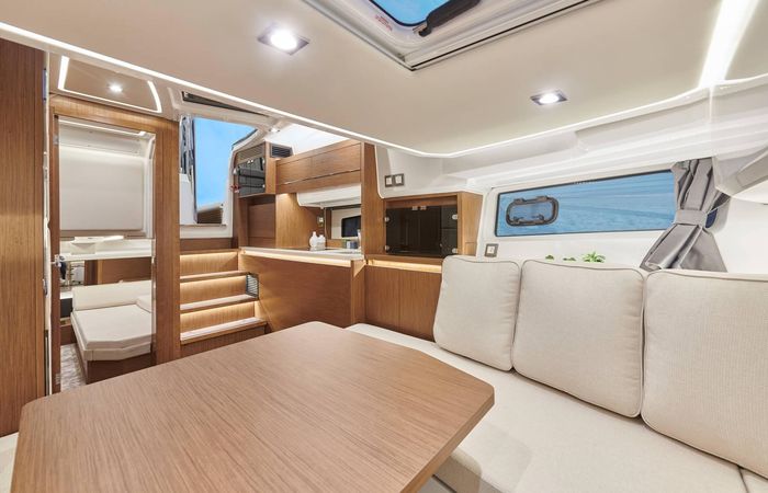 Jeanneau leader 12.5 table