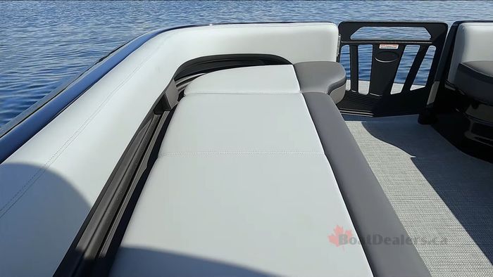 manitou-xt25-bow-seat