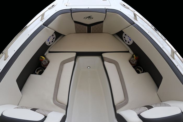Monterey 215 ss bow