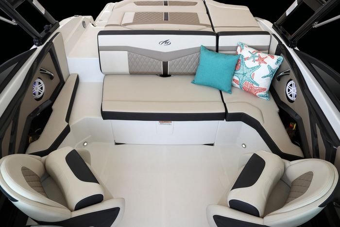 Monterey 215 ss seats