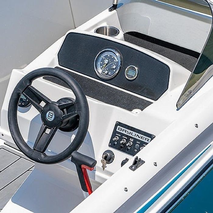 Bayliner element m17 helm