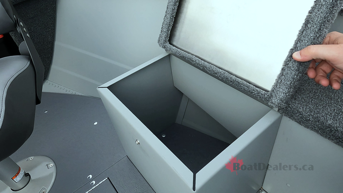princecraft-resorter-160-storage