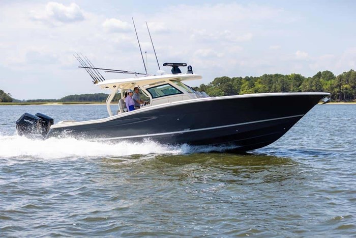 2023 Scout 400 LXF Center Console Boat Review 