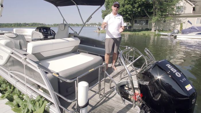 godfrey-235sfl-aft-deck