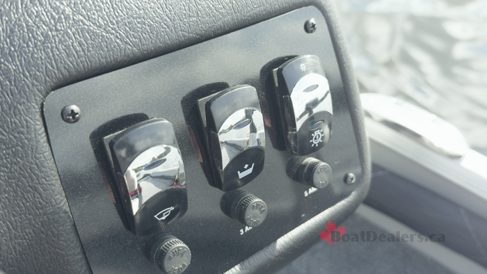 princecraft-resorter-160sc-dash-switches