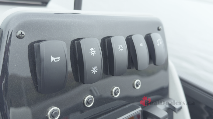 princecraft-vectra-23-ql-dash-switches