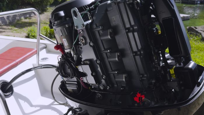 suzuki-df200-cowling-off