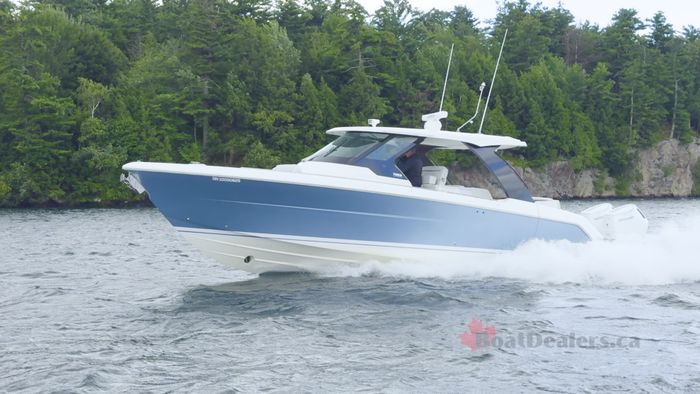 tiara-39ls-running-starboard