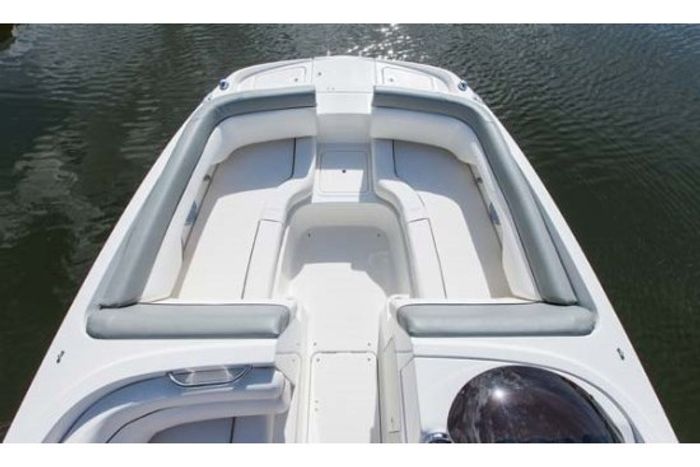 bayliner 190 deck boat bow