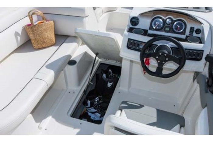 bayliner 190 deck boat storage