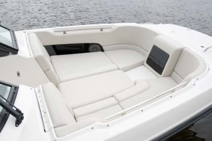 230 vantage boston whaler bow