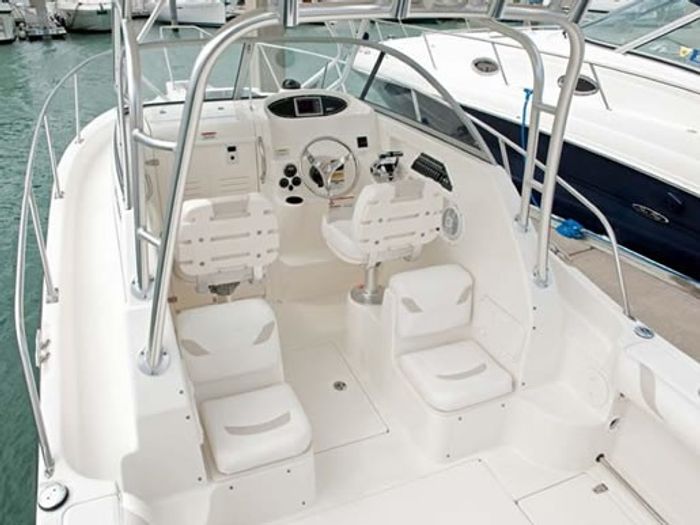 Whaler 255 Conquest Inside