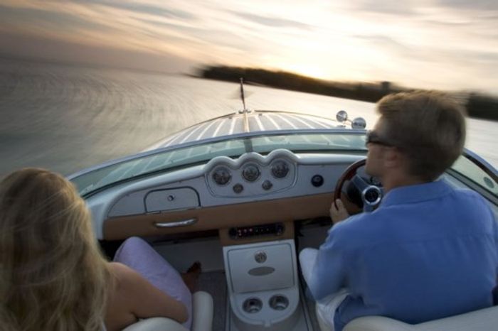 chris craft lancer 20 couple