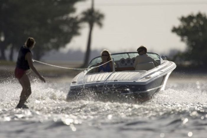 chris craft lancer 20 water skiing