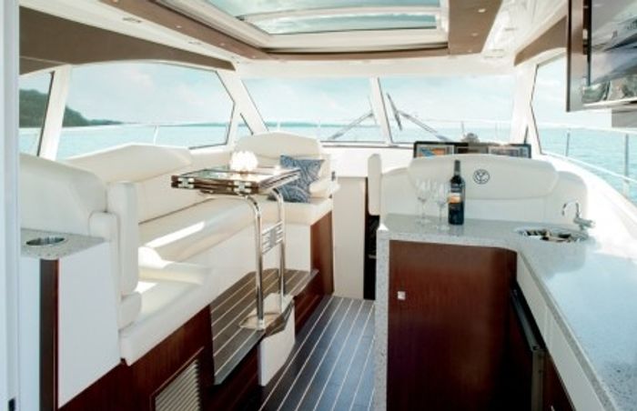 Cruisers Yachts 41 Cantius upper salon new
