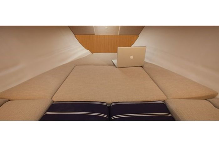 fourwinns s235 sundowner cuddy bed