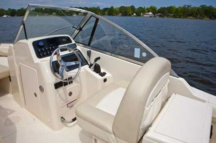 GradyWhite 255 Dual Helm