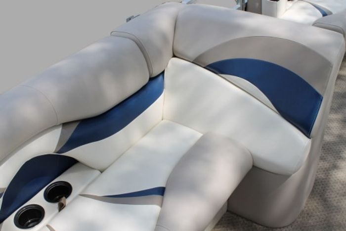 sylvan Mirage Cruise 8522 lz seating