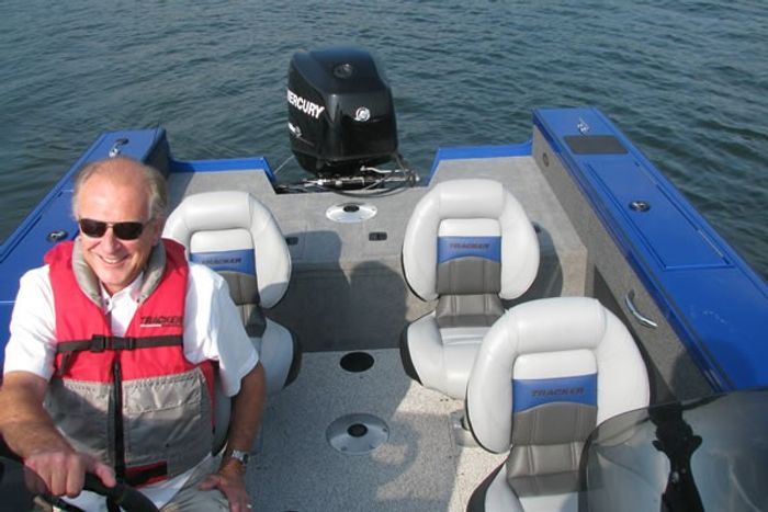 Tracker Targa V18 Stern