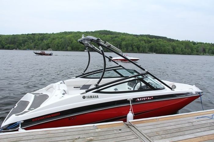 yamaha ar192 sportboat dock sideview