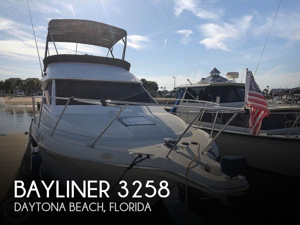 bayliner-3258-avanti-command-bridge.jpg