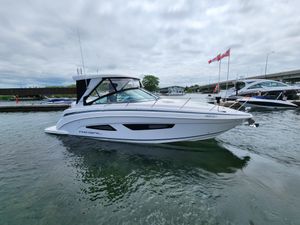 2020 Regal 33 Express Hardtop