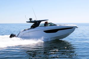 Cruisers Yachts 38 GLS 2026