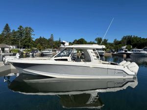 2022 Boston Whaler 350 Realm