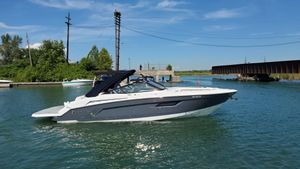 2020 Cruisers Yachts 338 Bow Rider