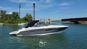 2020 Cruisers Yachts 338 Bow Rider