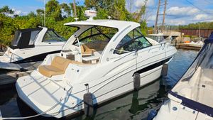 2017 Cruisers Yachts 38 / 380 Express