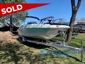 2023 Crownline E225XS