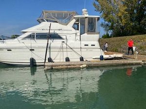 2000 Cruisers Yachts 3750
