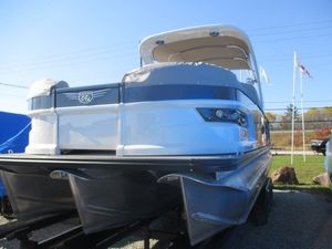 2022 Avalon Excalibur Elite Windshield