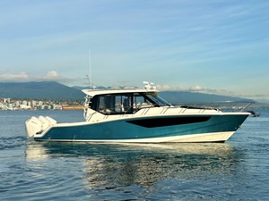 2024 Boston Whaler 405 Conquest Pilothouse