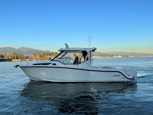 2025 Boston Whaler 325 Conquest