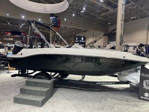 2025 Starcraft SVX 191 Side Console Deck Boat Executive Package  