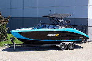 2023 Yamaha 255XD
